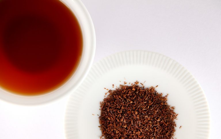 rooibos-redbush-tea-leaves-and-brewed